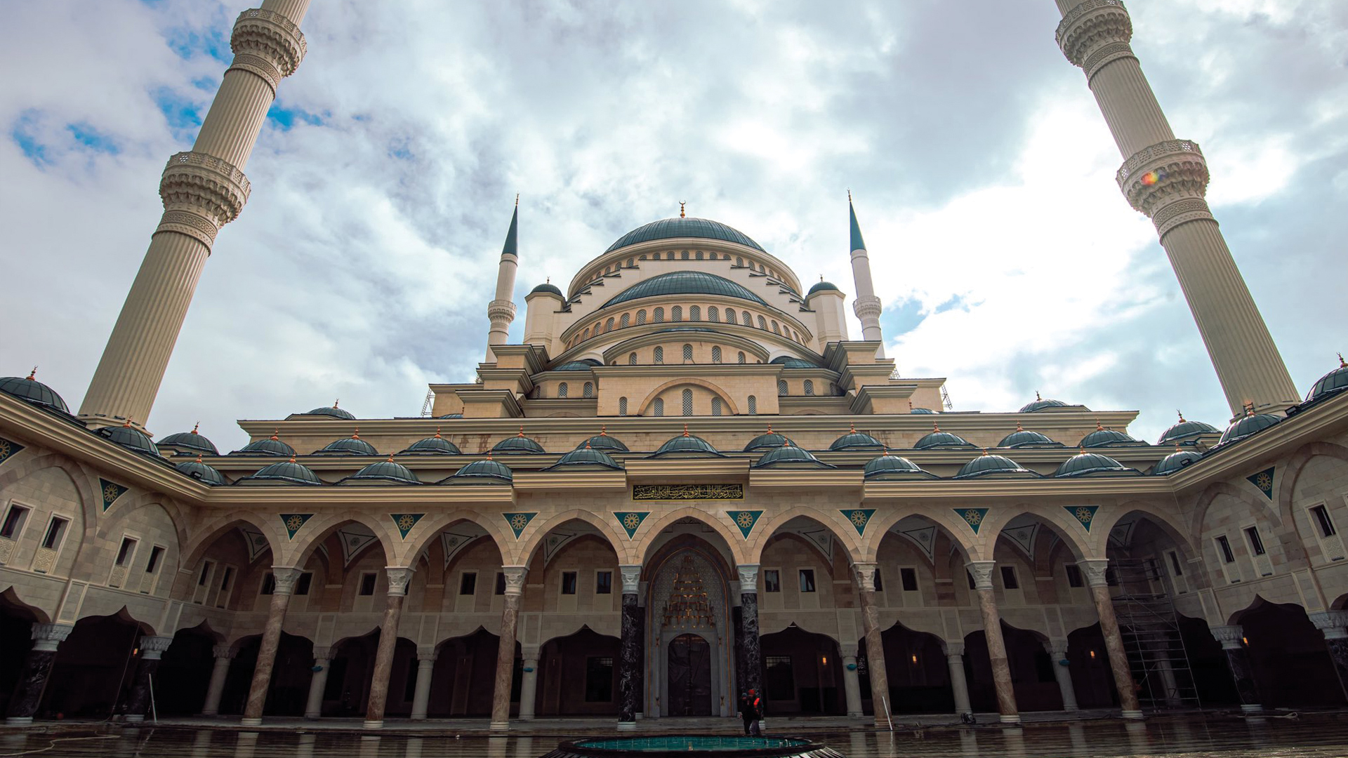 Şahinbey Millet Camisi ve Külliyesi